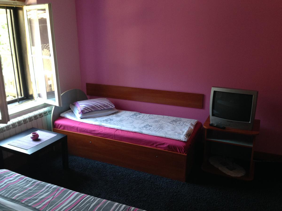 Hotel Bilyana Lovecs Kültér fotó