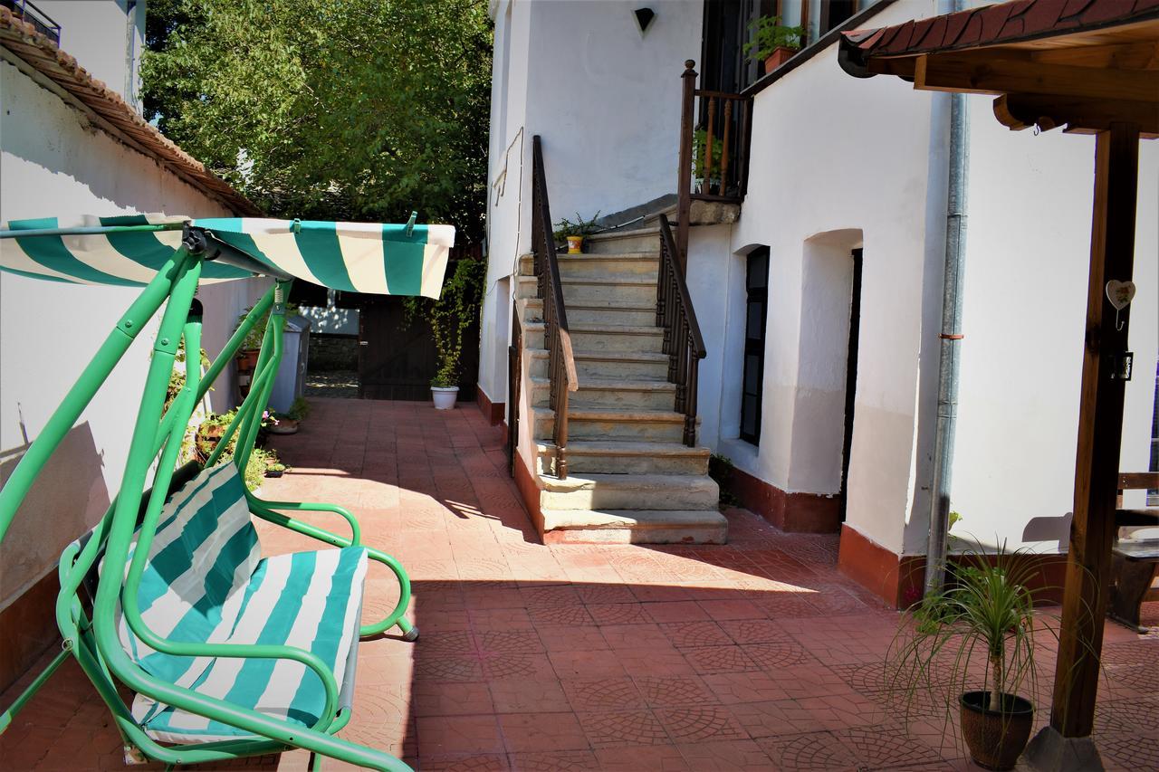 Hotel Bilyana Lovecs Kültér fotó